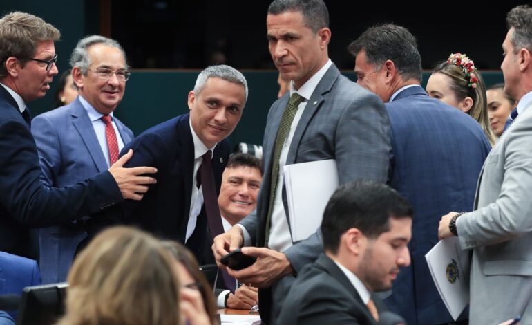 ccj-da-camara-suspende-acao-penal-no-stf-contra-deputado-gayer