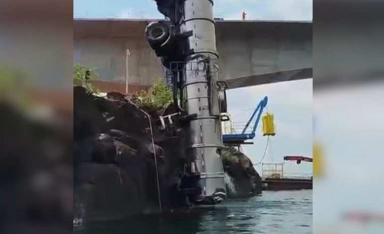 carreta-de-acido-sulfurico-que-caiu-com-ponte-entre-to-e-ma-e-retirada-de-rio