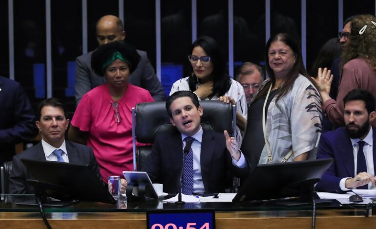 camara-aprova-regras-para-julgamentos-do-stf-e-envia-texto-ao-senado