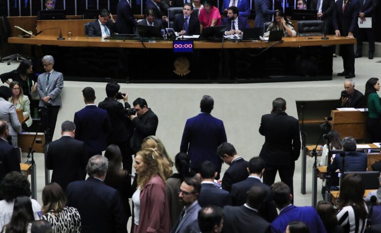 camara-aprova-urgencia-para-votar-projeto-que-cria-bancada-crista