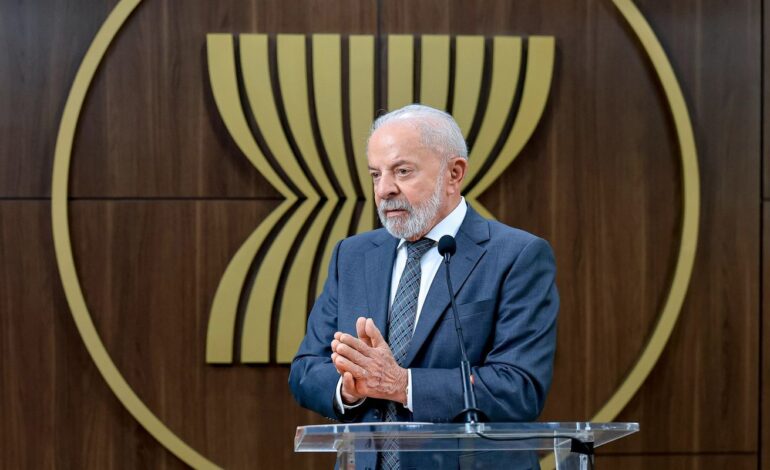 Lula quer discutir com Trump punição dada a ministros do STF