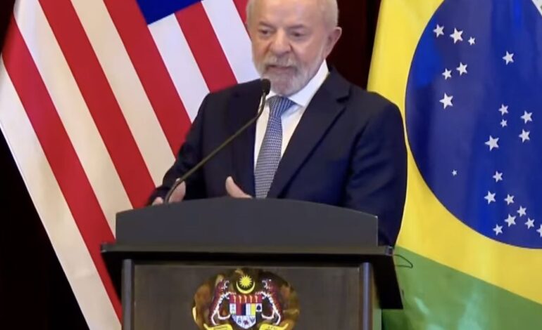 Problema do mundo é ausência de lideranças, diz Lula na Malásia