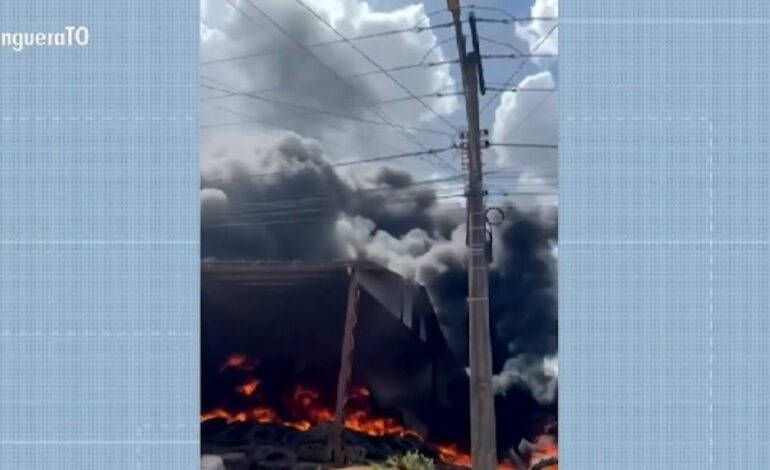 deposito-de-pneus-pega-fogo-e-deixa-brigadista-ferido