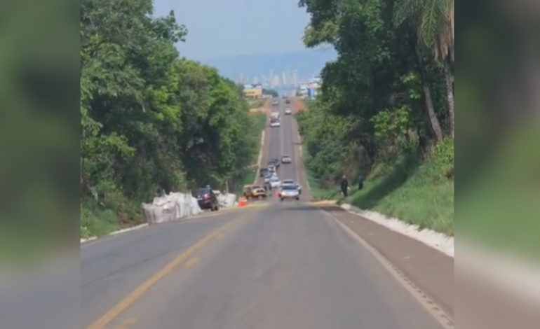 to-080-e-parcialmente-liberada-apos-acidente-entre-caminhao-e-carro