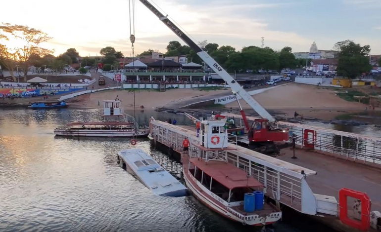 video-mostra-retirada-de-onibus-de-rio-apos-acidente-com-morte