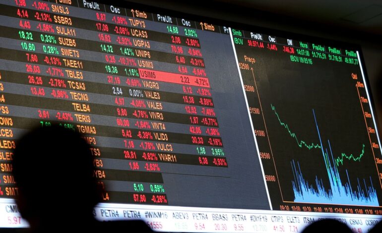 bolsa-volta-a-bater-recorde-e-dolar-cai-para-r$-5,36