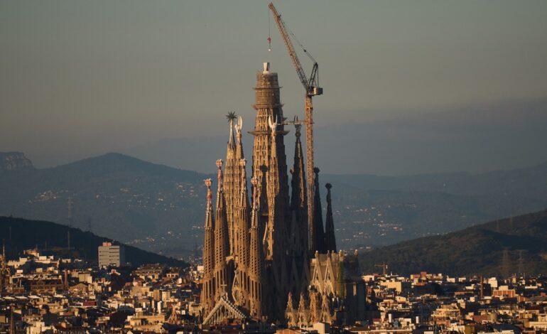 sagrada-familia-ultrapassa-igreja-alema-e-e-a-mais-alta-do-mundo