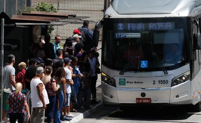 setor-de-servicos-cresce-0,6%-em-setembro;-oitavo-mes-seguido-de-alta