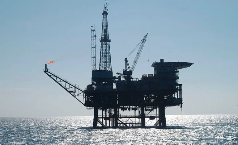 pico-da-demanda-de-petroleo-pode-ocorrer-antes-de-2030,-aponta-a-iea-–-climainfo
