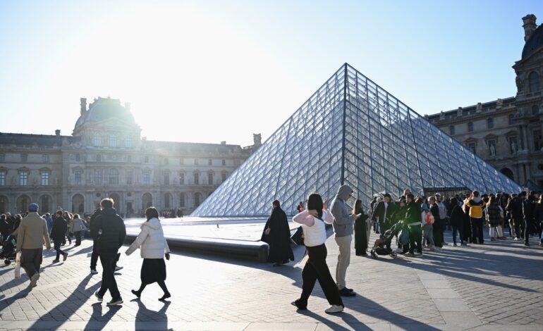 ingresso-do-louvre-vai-ficar-mais-caro-para-nao-europeus;-confira-|-g1