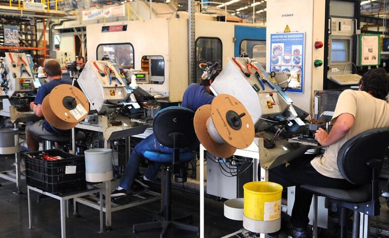 Produção industrial reverte queda e sobe 0,1% em outubro, mostra IBGE