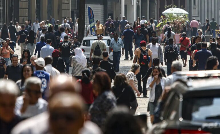mais-de-8,6-milhoes-deixam-pobreza;-brasil-tem-melhor-nivel-desde-2012