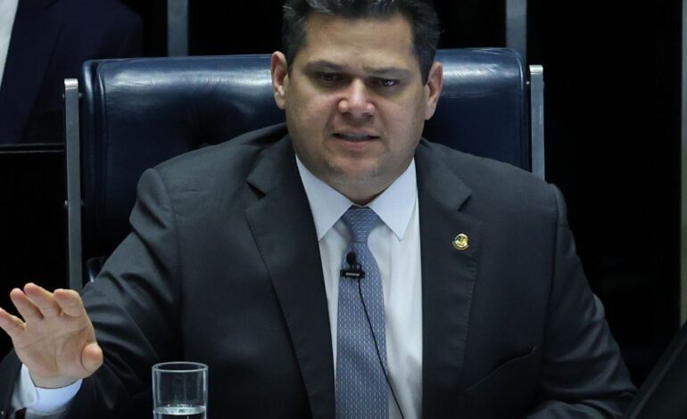 Alcolumbre quer pautar projeto da dosimetria assim que sair da Câmara