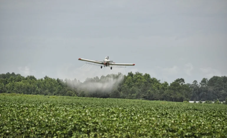 ministerio-da-agricultura-tenta-remover-mencao-a-agrotoxicos-do-plano-clima-–-climainfo