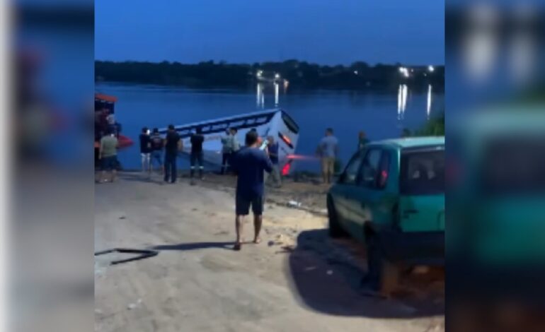 onibus-cai-de-balsa-durante-travessia-entre-tocantins-e-maranhao-|-g1