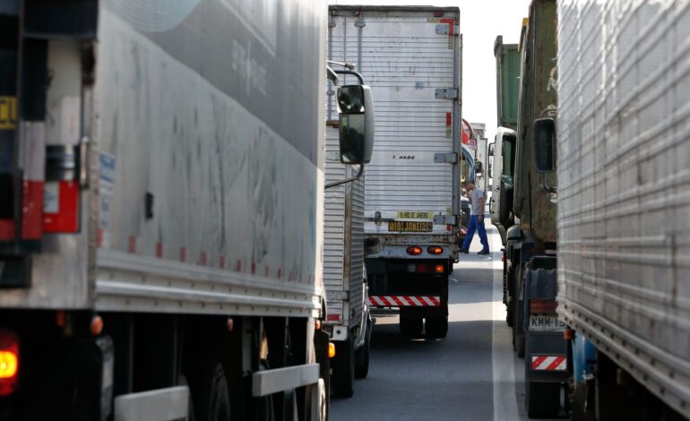 cmn-regulamenta-linha-de-r$-6-bi-para-financiamento-de-caminhoes