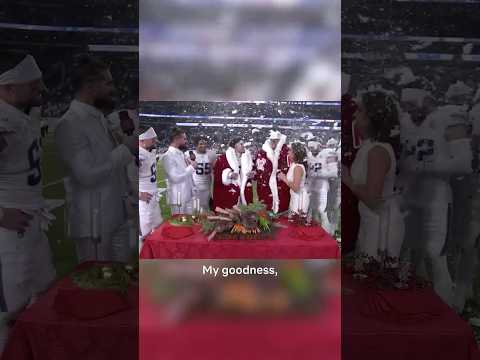 seth-rollins-comemora-o-minnesota-vikings-em-sua-vitoria-no-nfl-christmas-gameday-#nflonnetflix