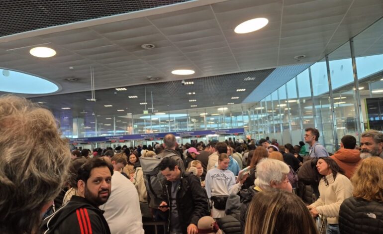 filas-no-aeroporto-de-lisboa-fazem-governo-suspender-novo-sistema-|-g1