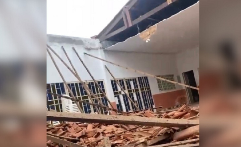 teto-de-espaco-anexo-a-igreja-desaba-durante-tempestade-no-tocantins-|-g1