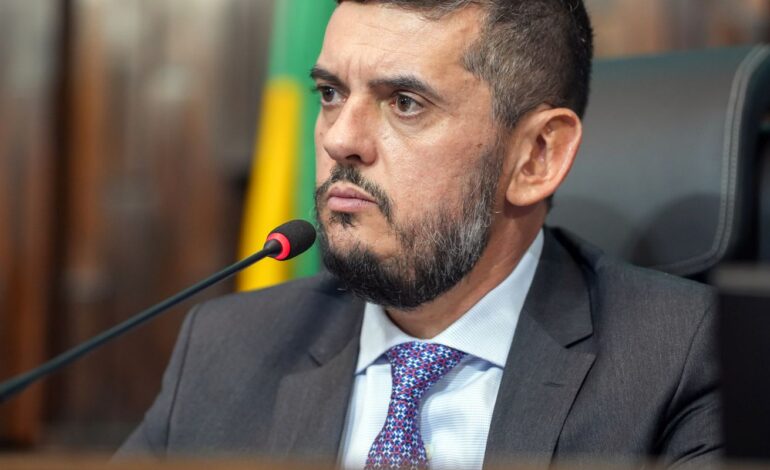 afastado-da-presidencia-pelo-stf,-bacellar-renova-licenca-na-alerj