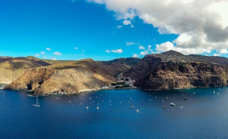 ilha-remota-fecha-o-unico-aeroporto,-e-turistas-ficam-presos-|-g1