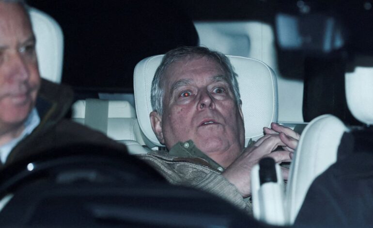 policia-segue-com-buscas-em-mansao,-apos-libertar-ex-principe-andrew