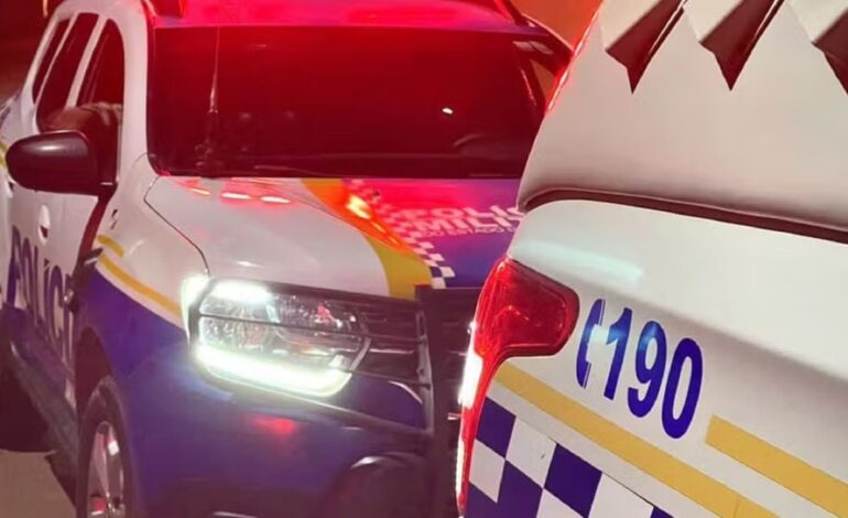 jovem-e-encontrado-morto-com-marca-de-tiro-na-cabeca-em-terreno-baldio-|-g1