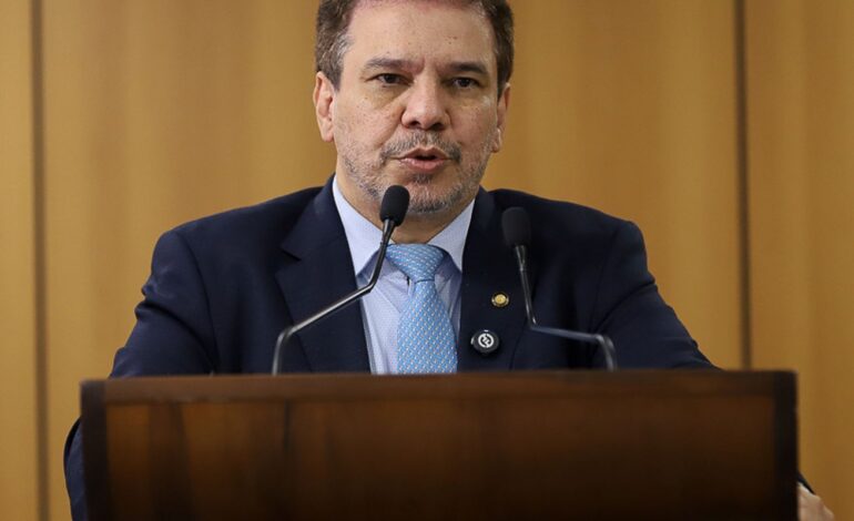 Ministro pede debate sobre recursos para combater crime organizado