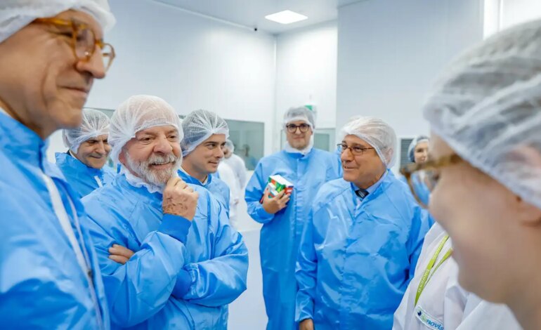 lula-visita-fabrica-que-fornece-19-milhoes-de-produtos-ao-sus