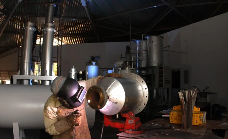 faturamento-da-industria-sobe-2,3%-em-janeiro,-mas-esta-abaixo-de-2025