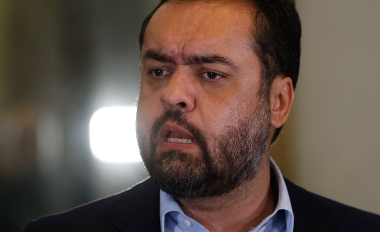 Cláudio Castro diz que sai do governo do Rio “de cabeça erguida”