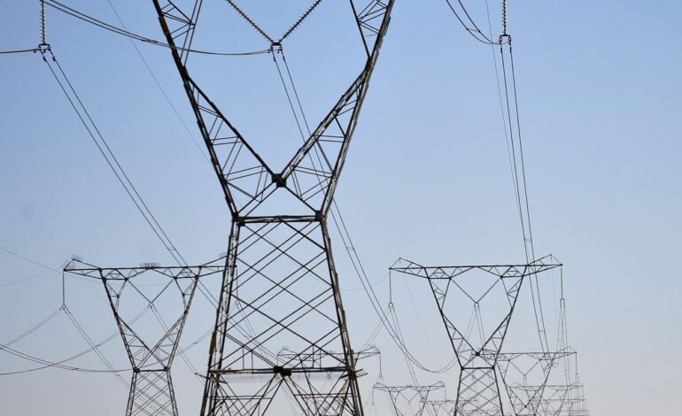 aneel-leiloa-cinco-lotes-de-linhas-de-transmissao-de-energia