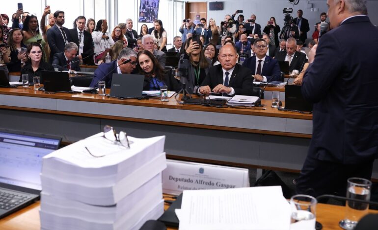 relatorio-da-cpmi-do-inss-pede-indiciamento-de-216-pessoas