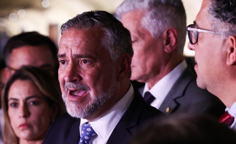 base-do-governo-pede-indiciamento-de-bolsonaro-na-cpmi-do-inss