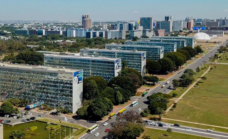 lei-reestrutura-carreiras-no-executivo-e-cria-mais-de-24-mil-cargos