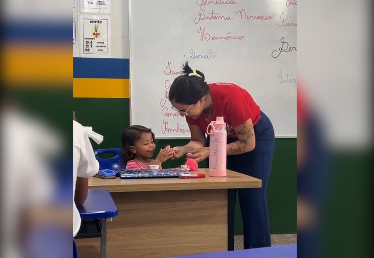 ‘Grata’, diz aluna que teve ajuda de professora para cuidar da filha | G1