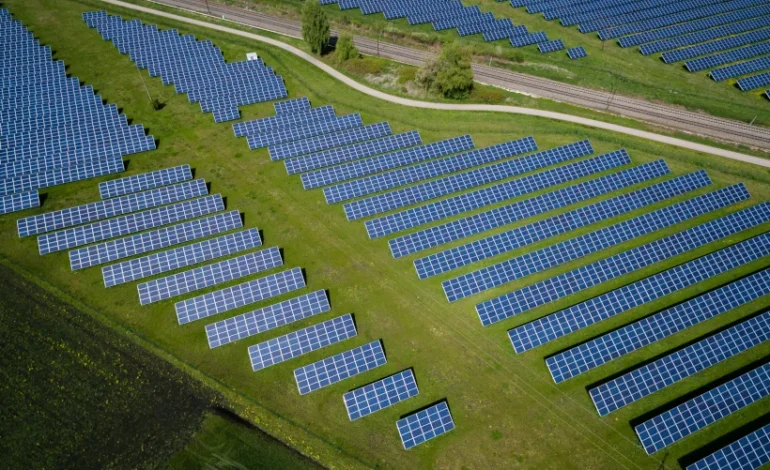 Renováveis atingem quase 50% da capacidade elétrica global em 2025 – ClimaInfo