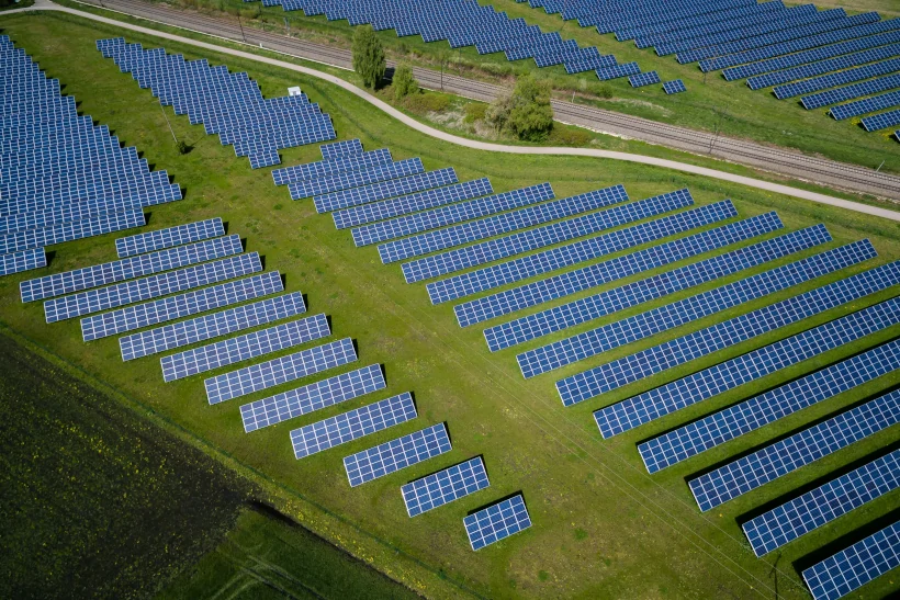 Renováveis atingem quase 50% da capacidade elétrica global em 2025 – ClimaInfo