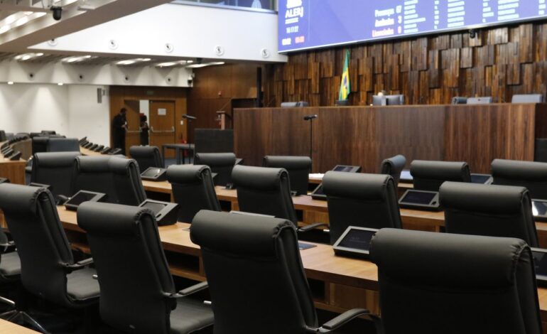 Proposições legislativas sobre IA favorecem controle e vigilância