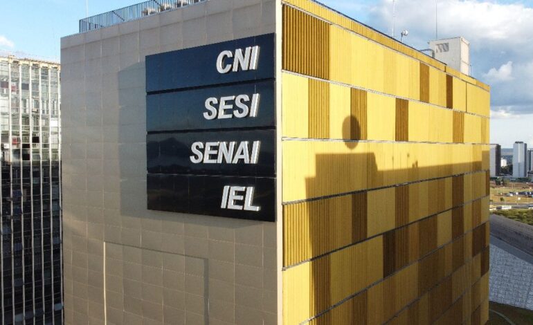 industria-fatura-4,9%-mais-em-fevereiro,-mas-continua-em-queda-anual