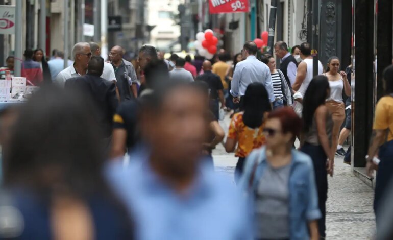 abono-salarial-comeca-a-ser-pago-para-nascidos-em-marco-e-abril