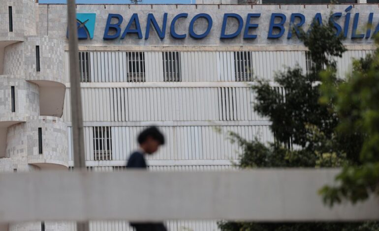 “estamos-todos-pagando-a-conta”,-diz-bancario-sobre-o-caso-brb/master