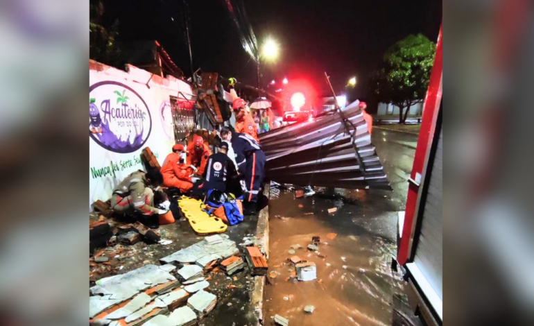 telhado-desaba-sobre-homem-que-dormia-e-mobiliza-resgate-em-araguaina-|-g1