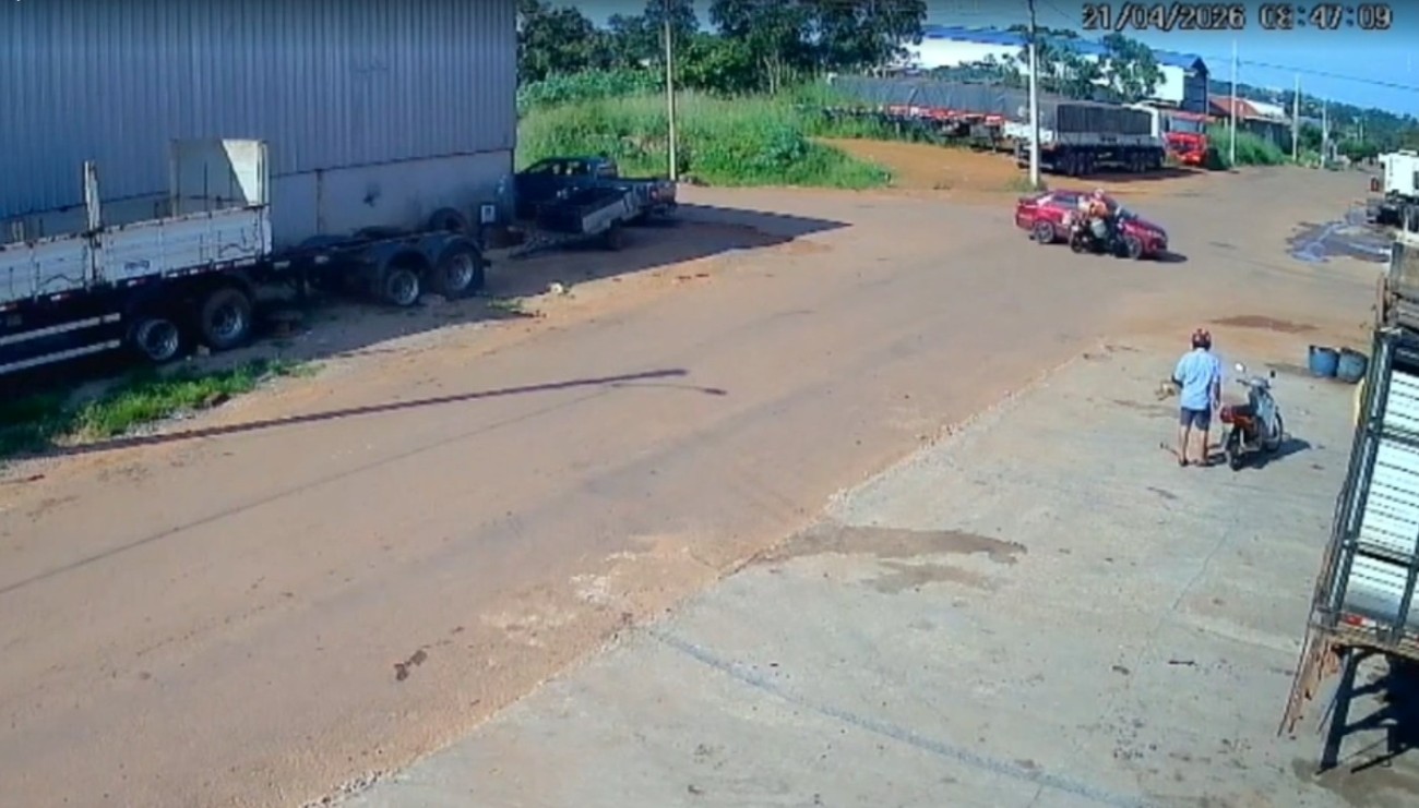 motociclista-e-arremessado-apos-bater-em-carro-em-cruzamento-de-gurupi-|-g1