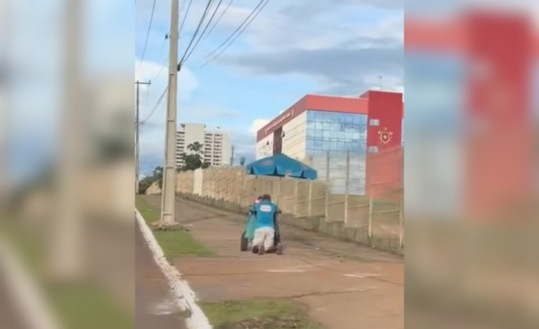 Mulher filma vendedor de sorvete de joelhos com carrinho e se emociona | G1