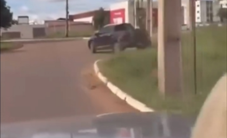 Caminhonete arrasta moto após acidente de trânsito em Palmas; VÍDEO | G1