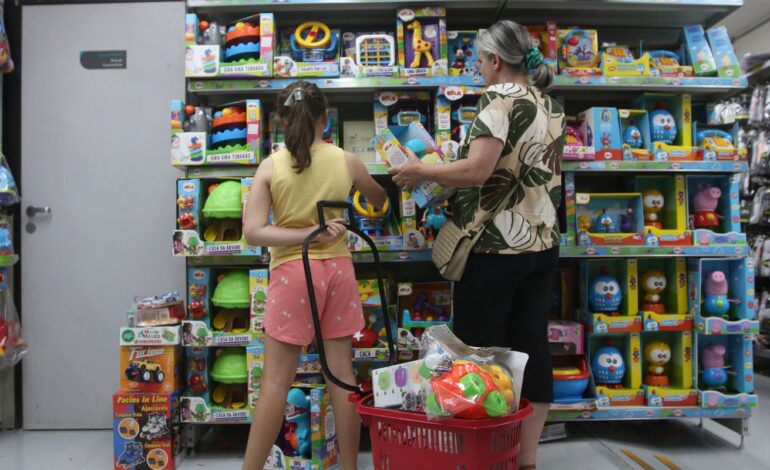 Confiança do Consumidor registra segunda alta consecutiva, diz FGV