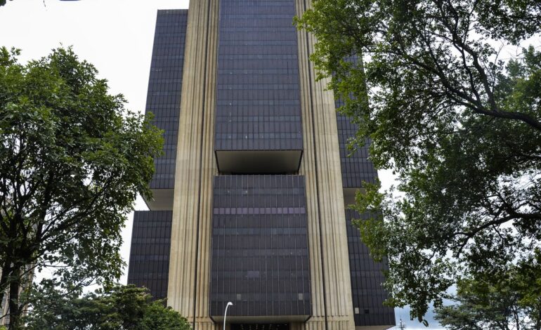 banco-central-reduz-juros-basicos-para-14,5%-ao-ano