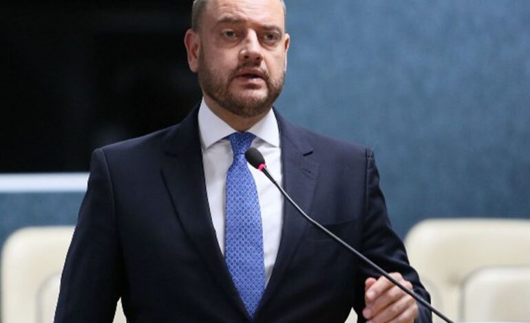 Governador em exercício do Rio troca comando de secretarias