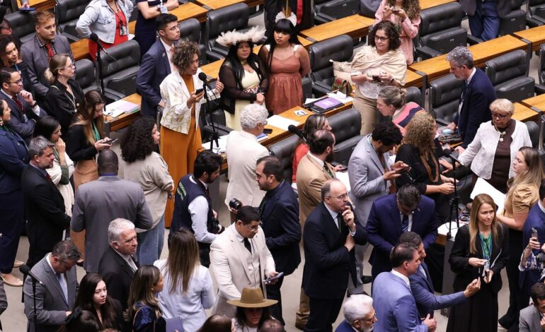 camara-vota-para-derrubar-veto-ao-pl-da-dosimetria;-falta-o-senado